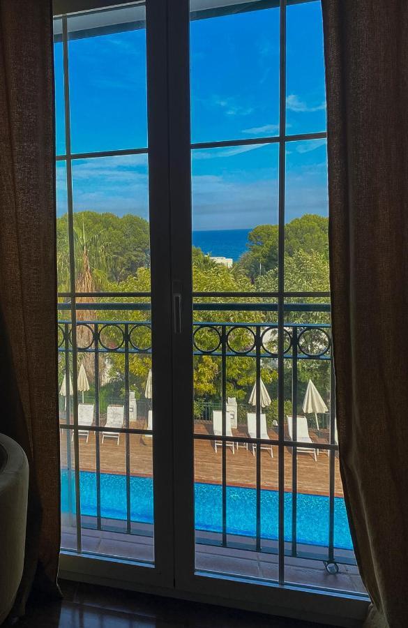 Mr Les Rotes Hotel 4*