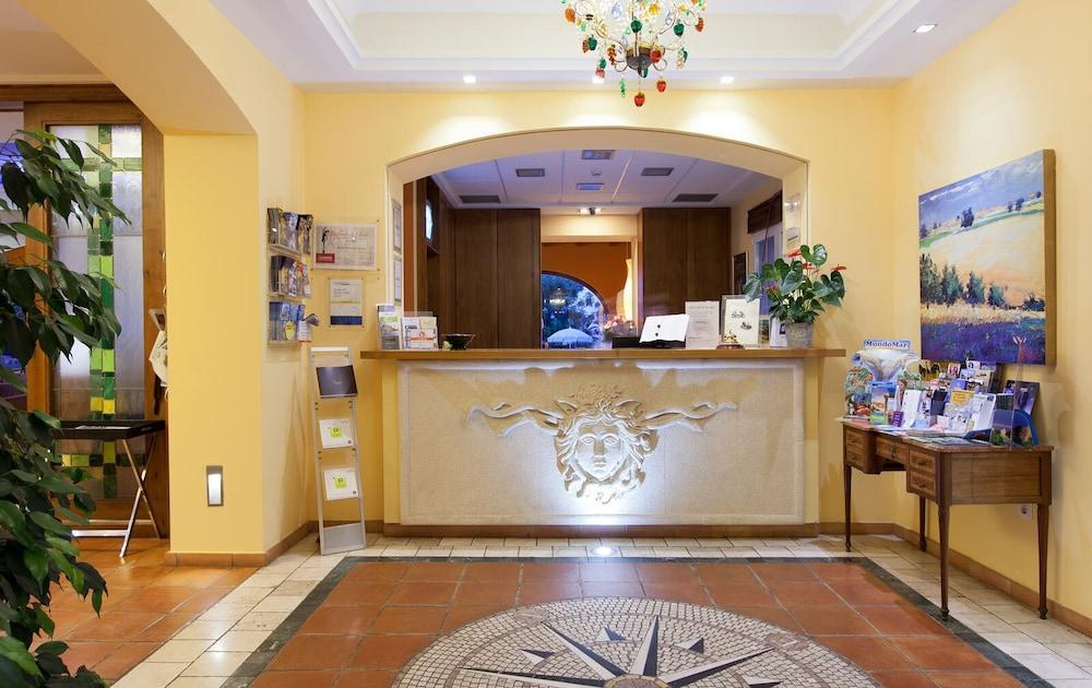 Hotel Mr Les Rotes 4*