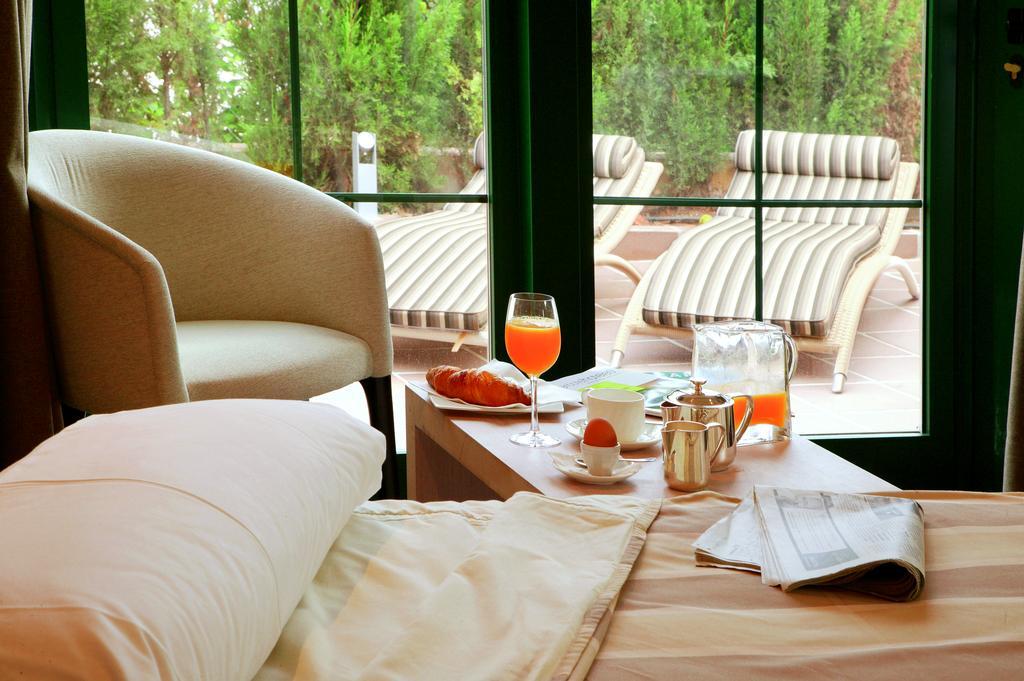 Mr Les Rotes Hotel 4*